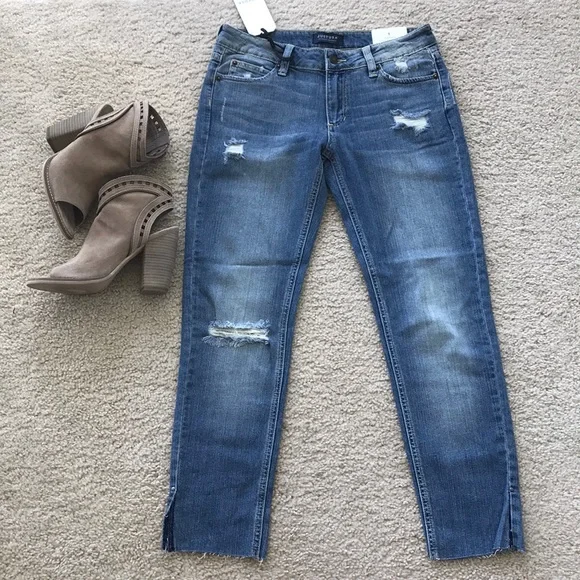 Distressed Ankle Length Jeans - Picture 5 of 8